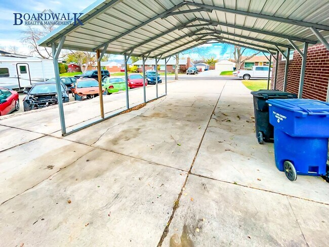 Building Photo - Charming Brick Rambler