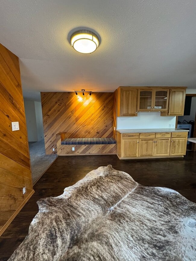 Building Photo - 3 Bdrm, 3 Bath home in Lynnewood with Gourmet Kitchen, 3 miles to Sky Lakes Medical Ctr and OIT