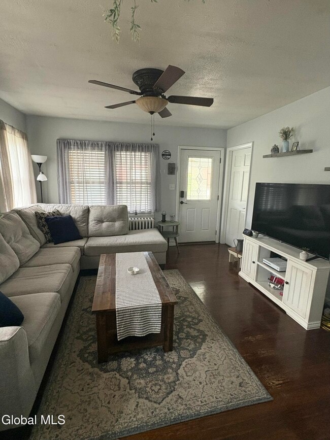 Building Photo - 33 Clinton St