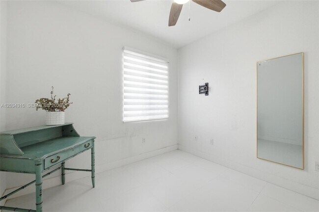 Building Photo - 13630 SW 158th Ave