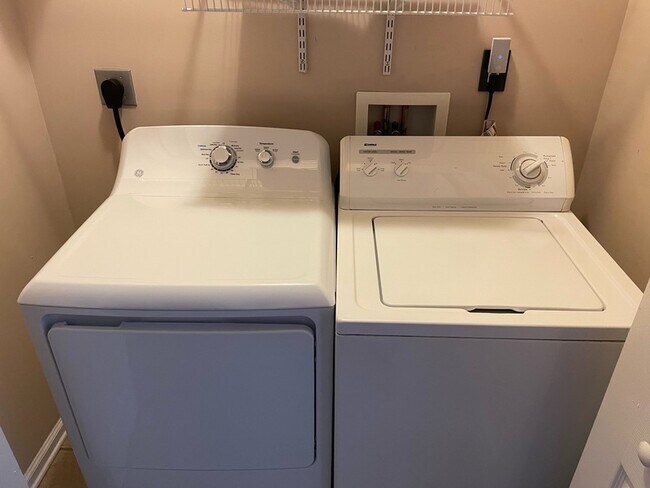 Building Photo - 1325 Stone Rd