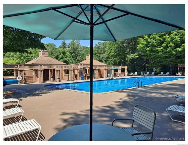 Building Photo - 3 Woods Hollow Ct