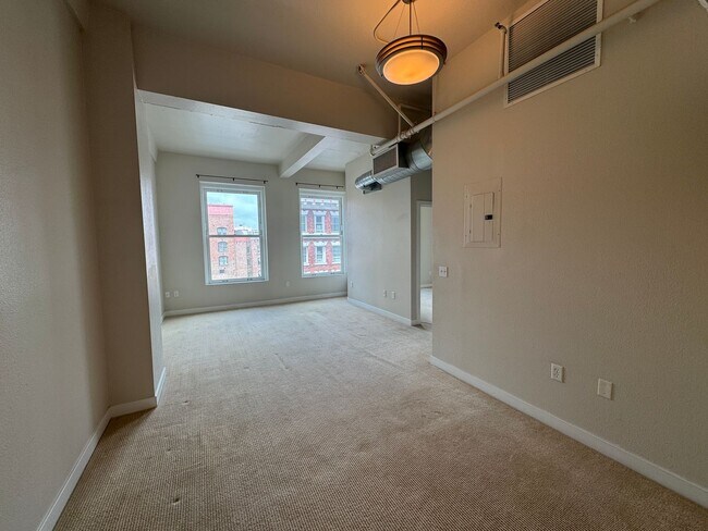 Building Photo - Modern 1-Bedroom Condo in the historic Gar...