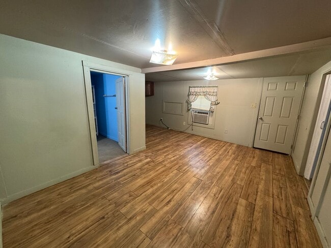 Building Photo - Cute 3 Bedroom Home