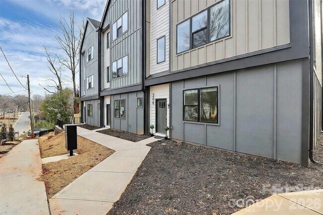 Building Photo - 1110 Ivan Dr