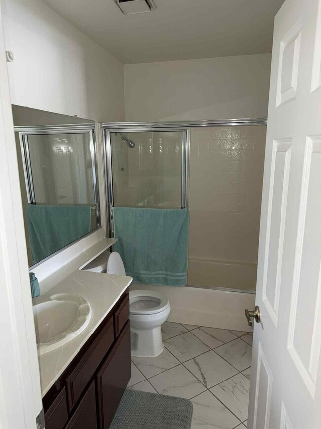Building Photo - 2890 Summer Set Cir