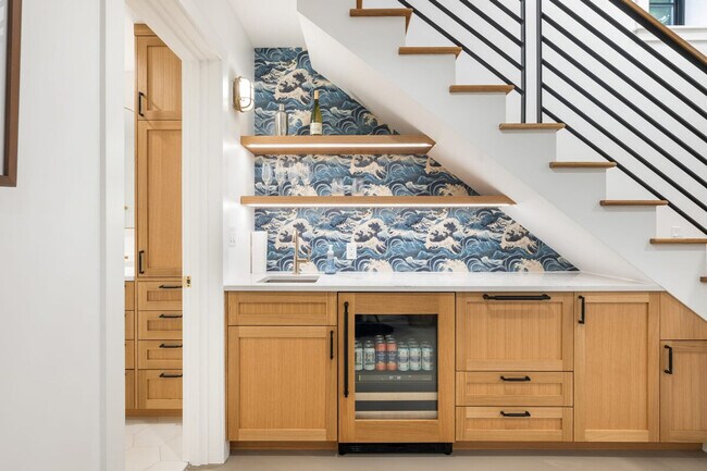 Building Photo - 2453 4th Ave W