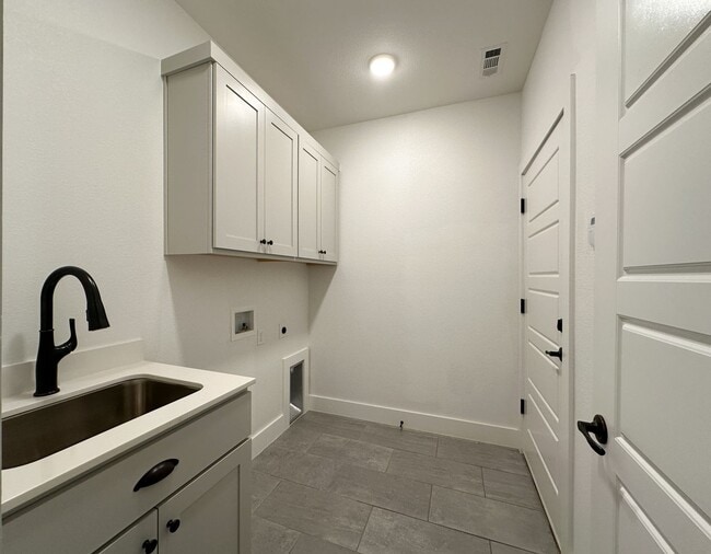 Building Photo - 2196 N Woodlark Ln