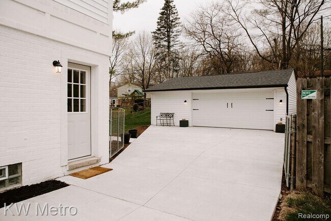 Building Photo - 973 Allen Dr