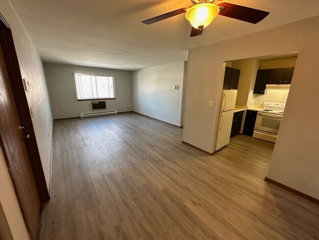 Building Photo - 1/2 OFF FIRST MONTHS RENT SPECIAL!