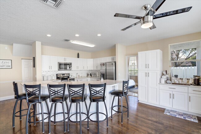 Building Photo - 7663 Great Oak Dr
