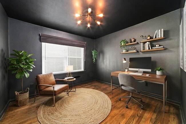 Building Photo - 10607 Chimney Rock Rd