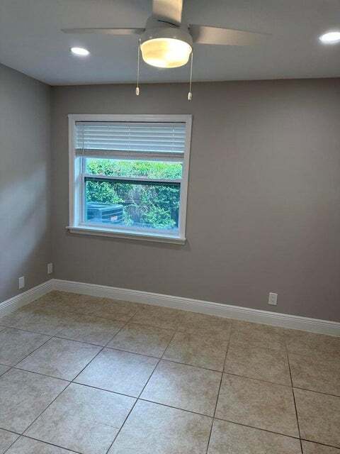 Building Photo - 1925 Shower Tree Way