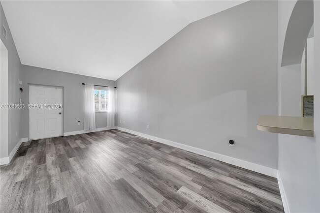 Building Photo - 1261 SE 27th St