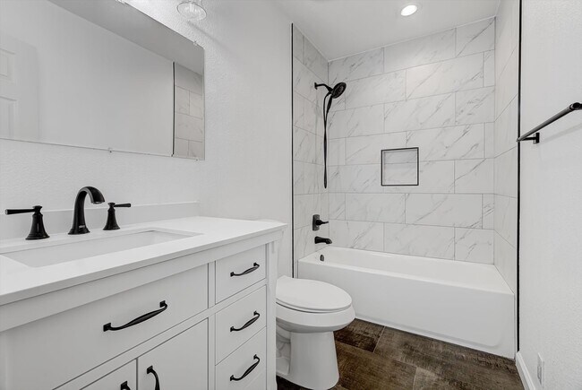 Building Photo - 116 Tarpon Ave