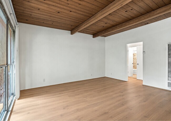 Building Photo - 826 S Grand View St
