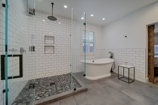 Building Photo - Modern Elegance in the Heart of North Napa