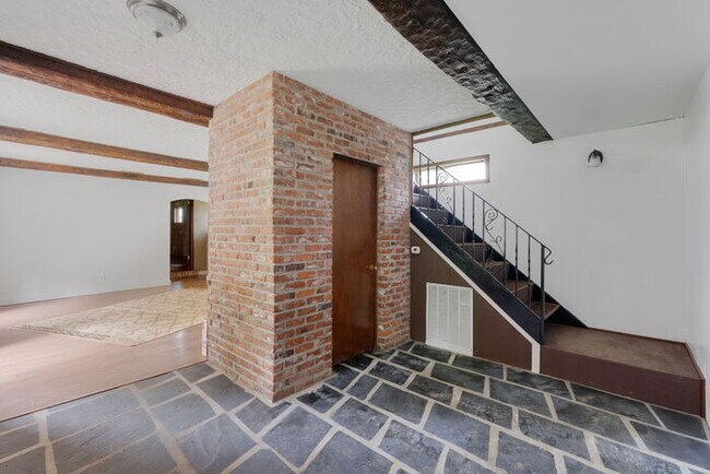 Building Photo - FOUR BEDROOM CHARMER WITH ADU IN CASTLE ROCK
