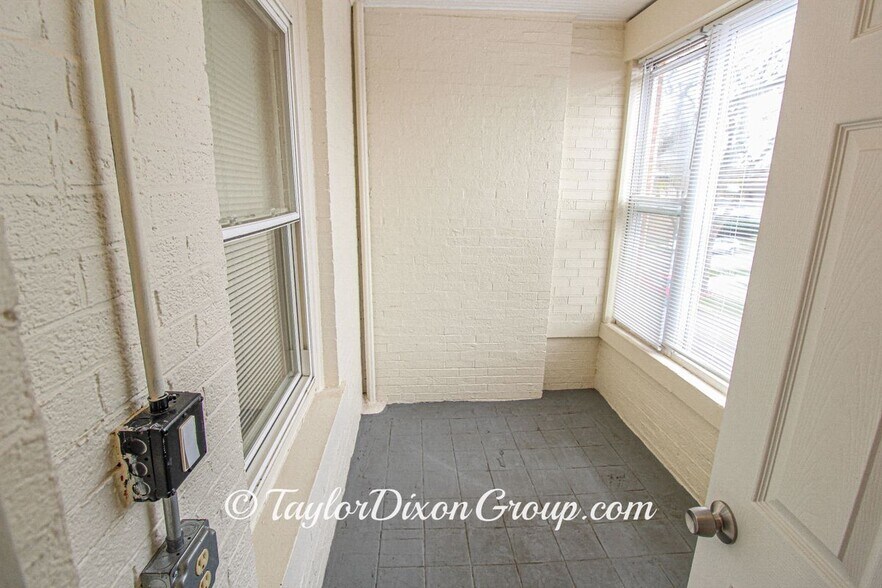 Building Photo - 2016 E 68th St