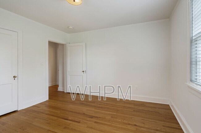 Building Photo - 541 Skyview Dr