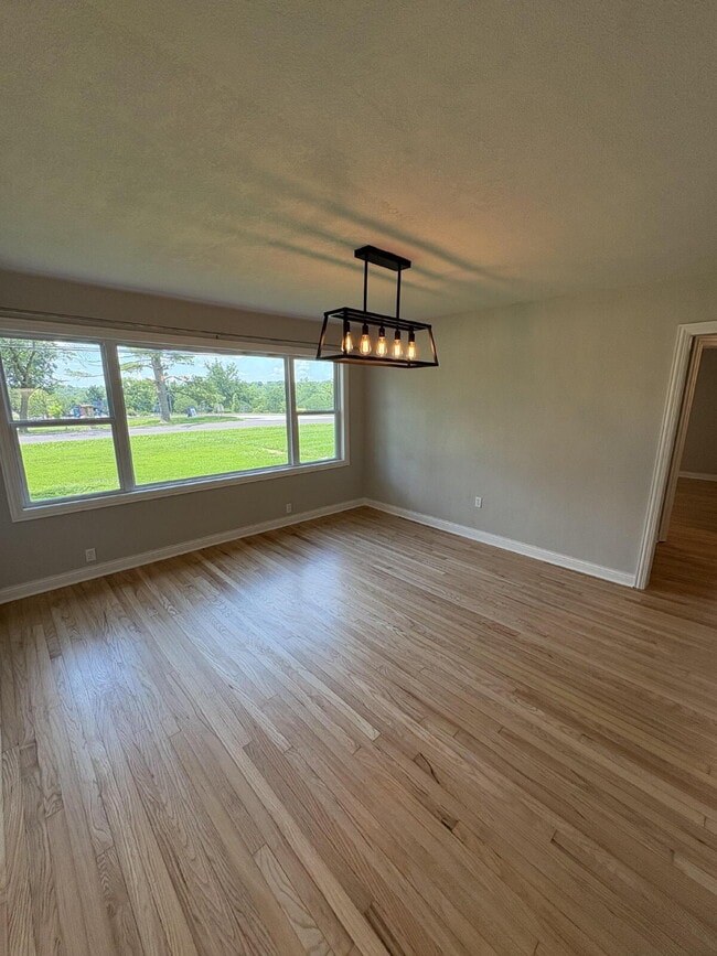 Building Photo - 3 bed, 2 bath House for Rent!