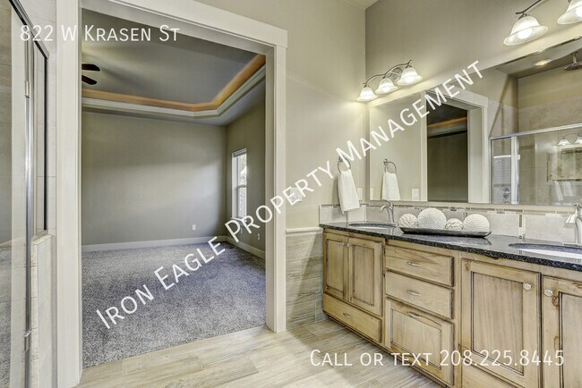 Building Photo - 822 W Krasen St
