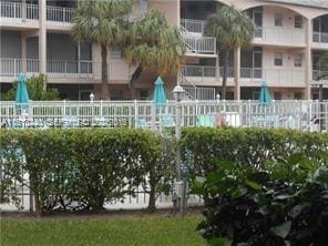 Building Photo - 541 Blue Heron Dr