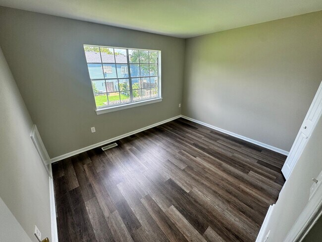 Building Photo - Renovated 2 Bedroom Townhouse East Henrico...