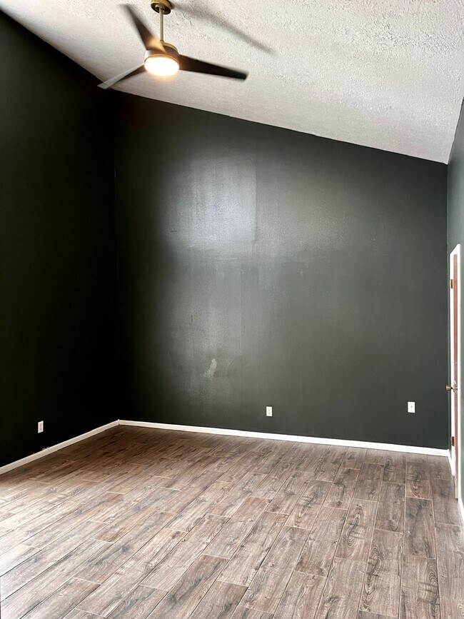 Building Photo - 2600 Arbor Dr
