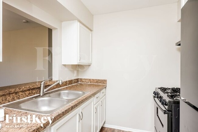 Building Photo - 6476 La Grange Cir