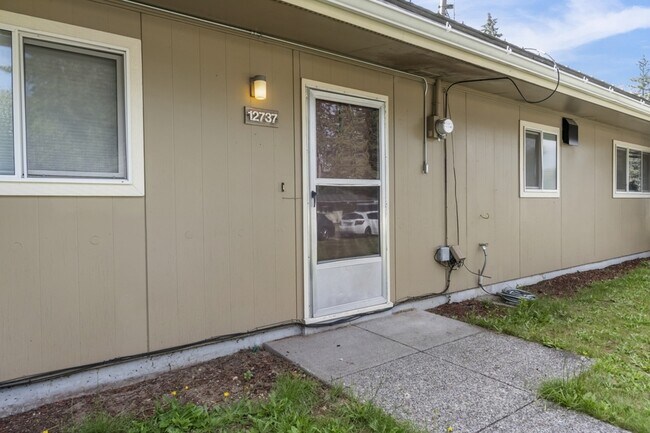 Building Photo - 12745 Lala Cove Ln SE