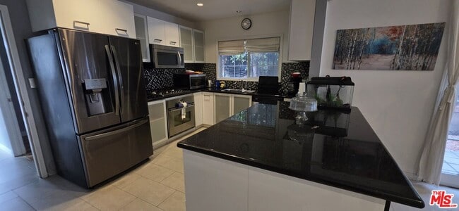 Building Photo - 137 Rexford Dr