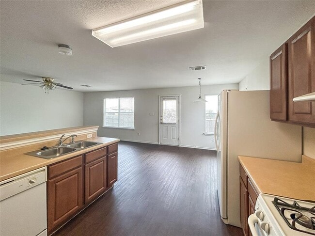 Building Photo - 232 Brandons Way