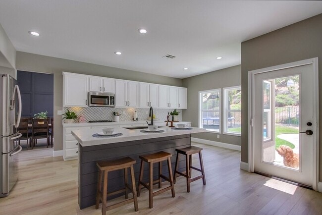 Building Photo - 3207 Meadow Side Pl