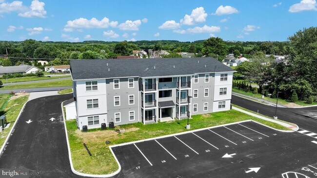 Building Photo - 1000 COLBY Ln