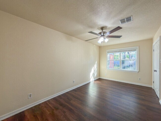 Building Photo - Fully Remodeled 3 Bed, 2 Bath Home in Fort...