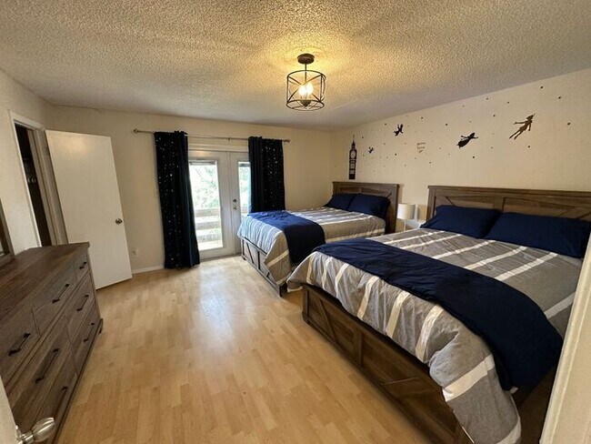Building Photo - Fully Furnished 2/2 Condo!