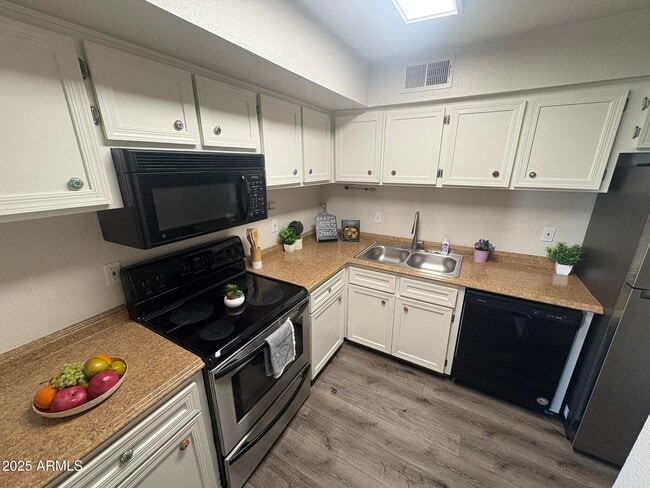 Building Photo - 7839 E Rovey Ave