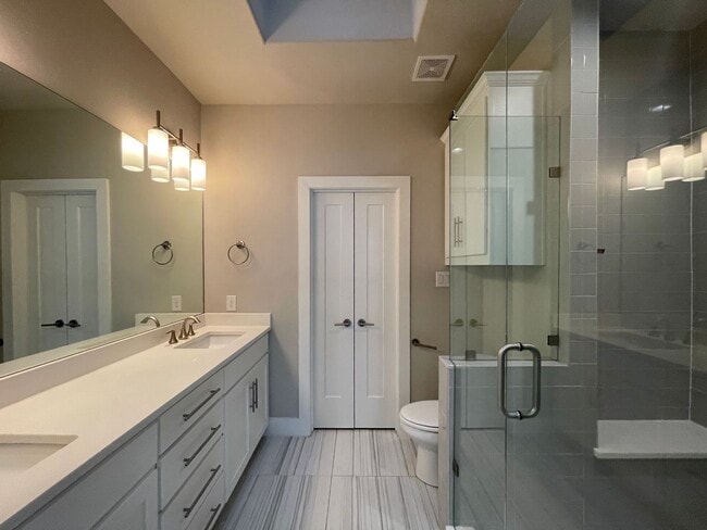 Building Photo - Modern living in trending East Dallas at METRO AT LIVE OAK!