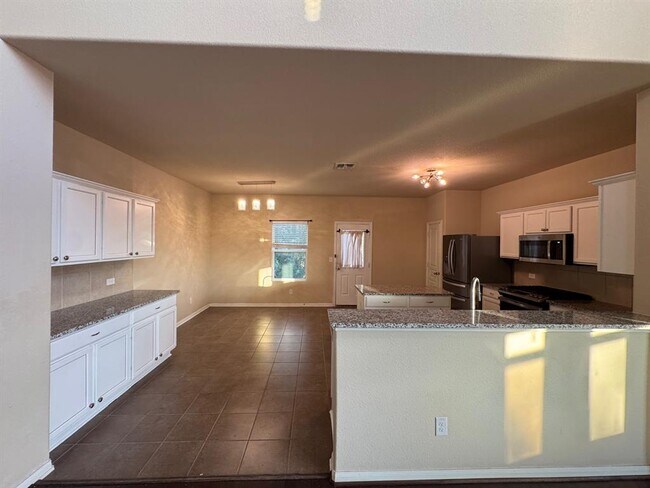 Building Photo - 117 Kemah Ln