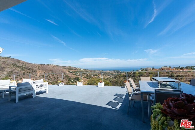 Building Photo - 28405 Via Acero