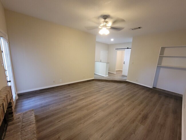 Building Photo - Newly remodeled