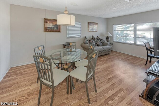 Building Photo - 42 4th St