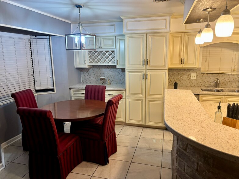 Building Photo - 9319 Rentur Dr