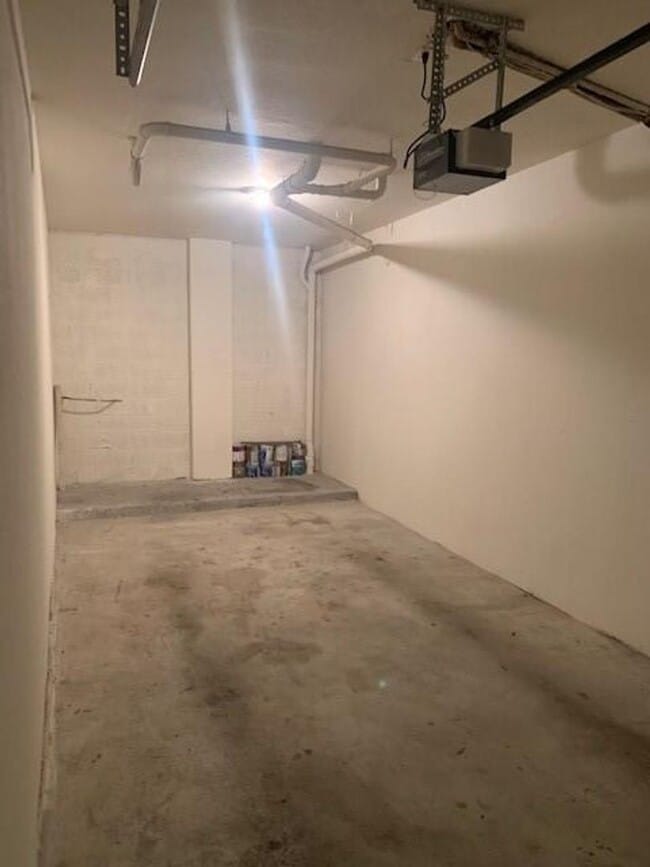 Building Photo - Palm Estates 2 Bedroom 2 Bath Condo w/Attached garage