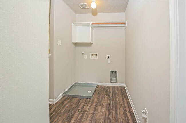 Building Photo - 9719 Elia Court