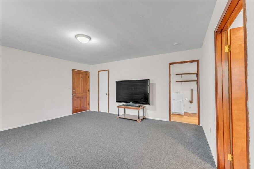 Building Photo - 16553 Hartsook St