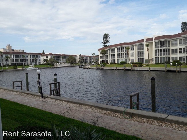 Building Photo - 4330 Falmouth Dr