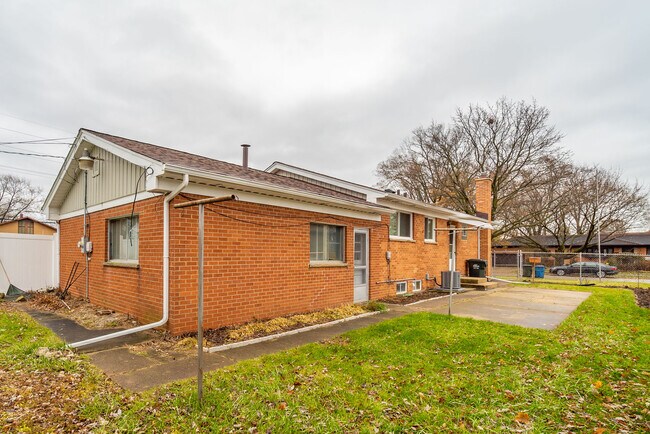 Building Photo - 1700 Bonita Ave