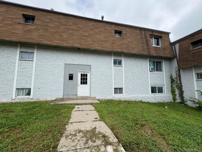 Building Photo - 240 Schutt Rd